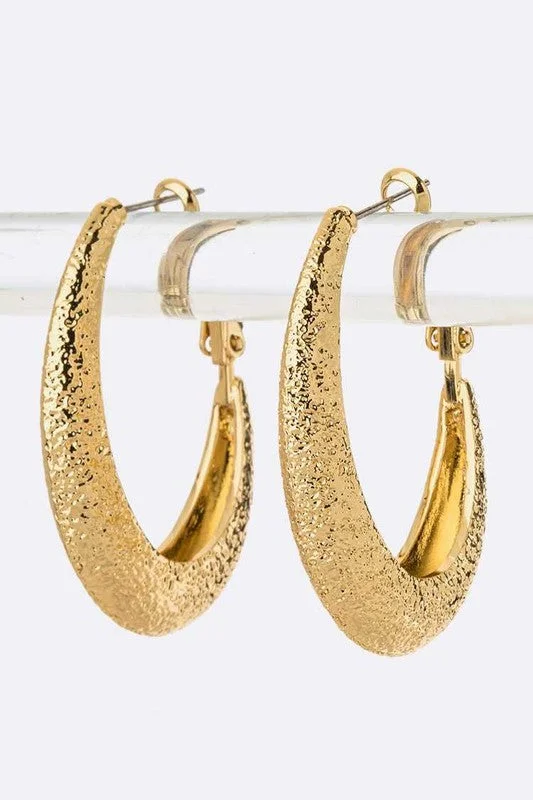 vintage gold earrings for women-OE: Textured Iconic Gold Tone Oval Hoop Earrings