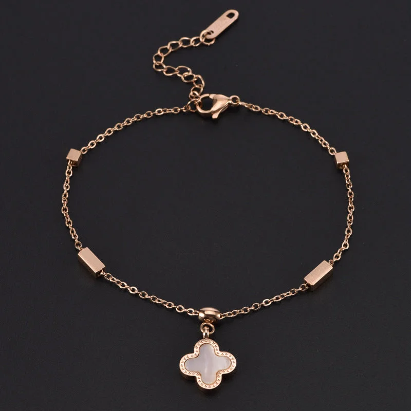 8115 Square Chain Four-Leaf Clover White Shell